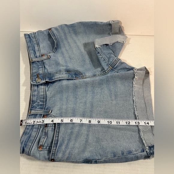 Denizen from Levi's Light Blue Denim Mid-Rise Shorts Women's Size 10  W30 - Picture 11 of 11